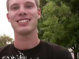 Horny Gay Can't Resist Sucking This Gloryhole Boner